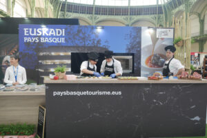 design stand ferial
